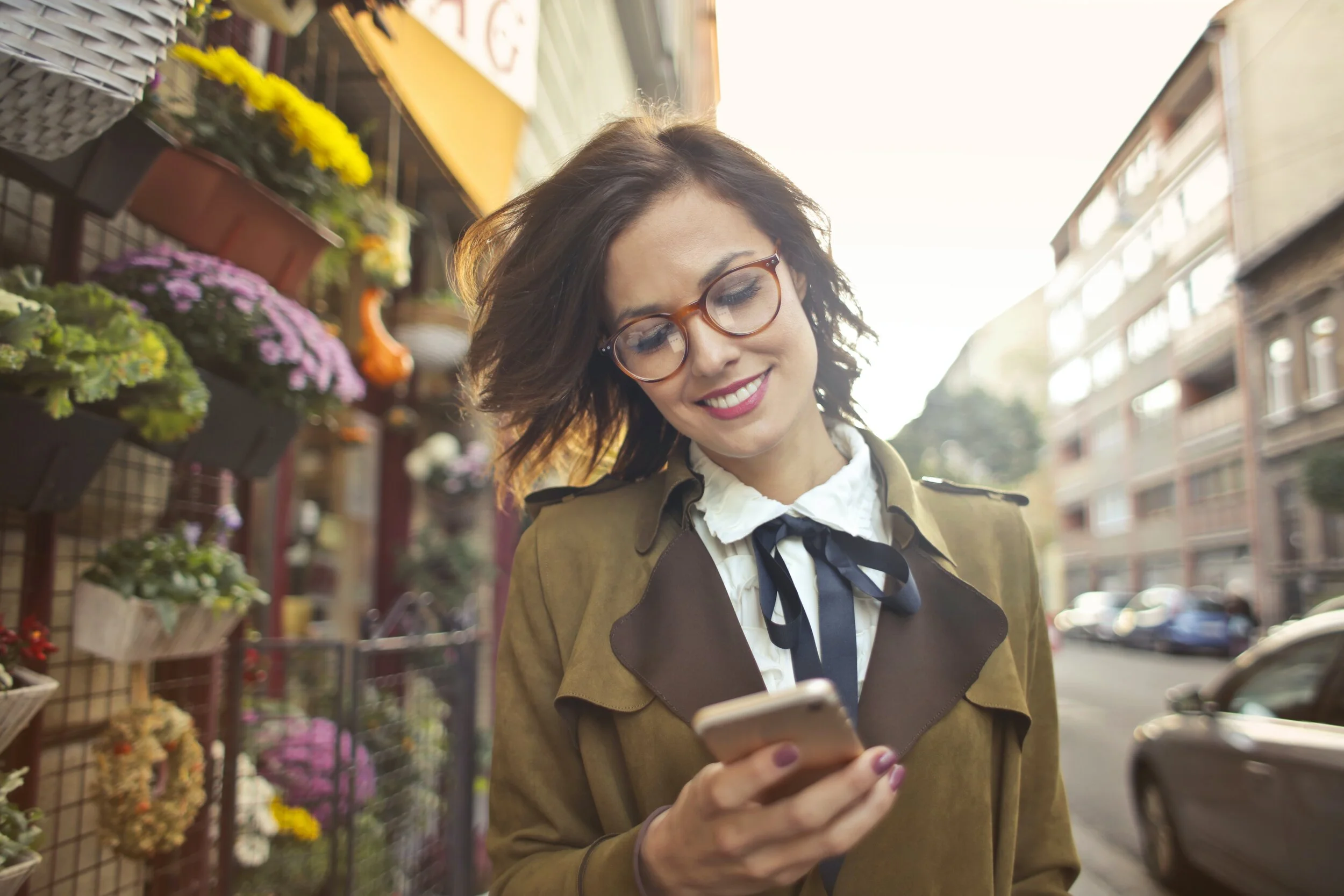 Featured image for article: 5 Psychological Triggers That Make People Buy Anything by Jeremiah Krakowski